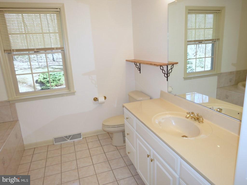 215 Taylor Road York, PA 17406 - Photo 18 of 36 Gallery Image 18