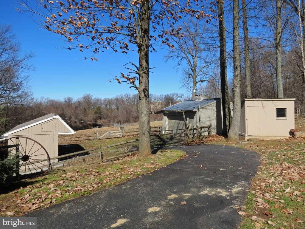 215 Taylor Road York, PA 17406 - Photo 28 of 36 Gallery Image 28