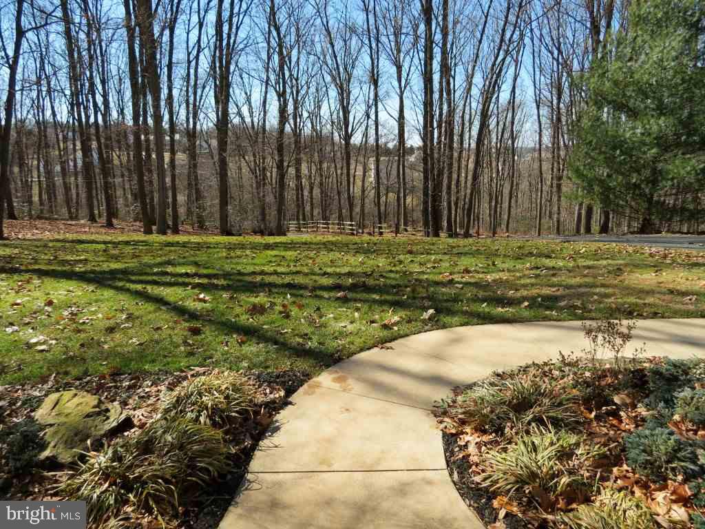 215 Taylor Road York, PA 17406 - Photo 4 of 36 Gallery Image 4