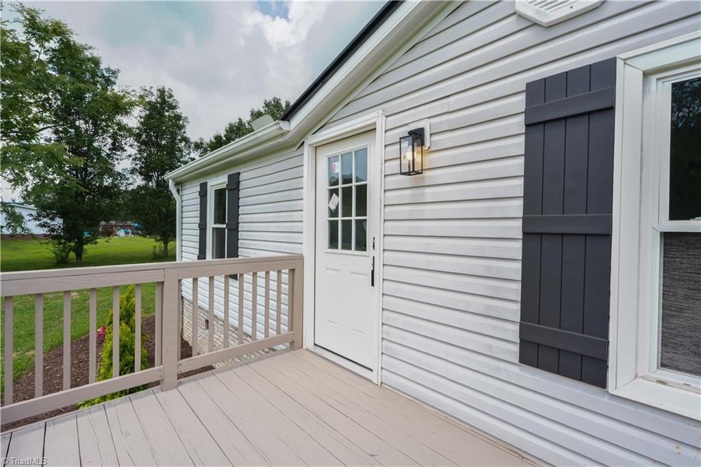 225 Beacon Ridge Road Thomasville, NC 27360 - Photo 3 of 28 Gallery Image 3