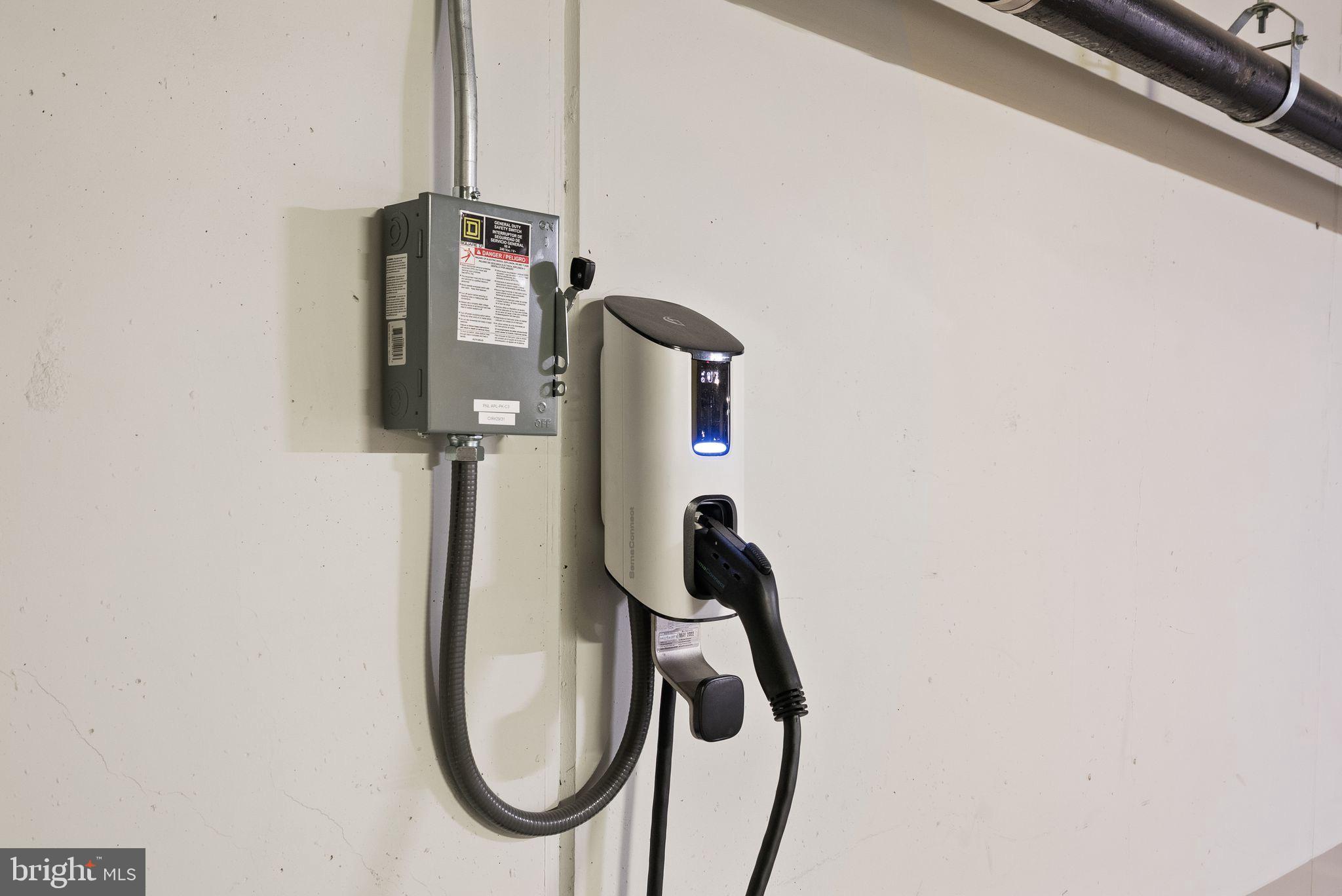 1111 24th Street Northwest, Unit 27 Washington, DC 20037 - Photo 55 of 57 a utility room with dryer and washer