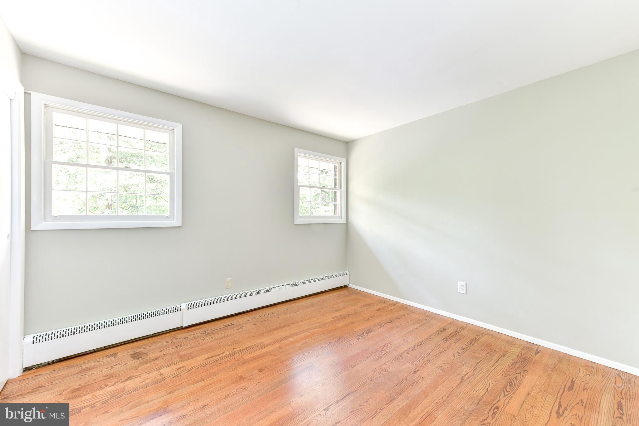 7201 Fort Hunt Road Alexandria, VA 22307 - Photo 13 of 30 an empty room with a window