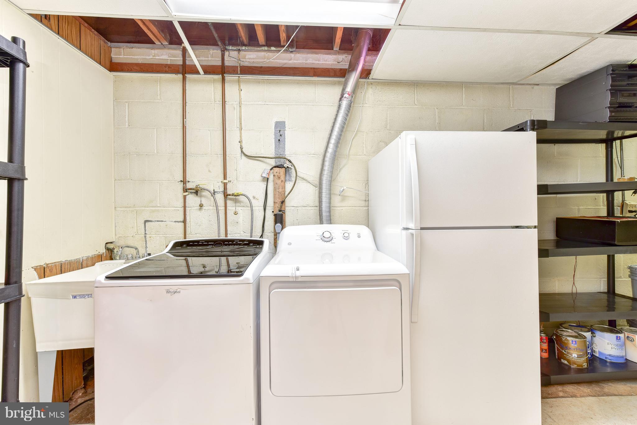 7201 Fort Hunt Road Alexandria, VA 22307 - Photo 21 of 30 a utility room with dryer and washer