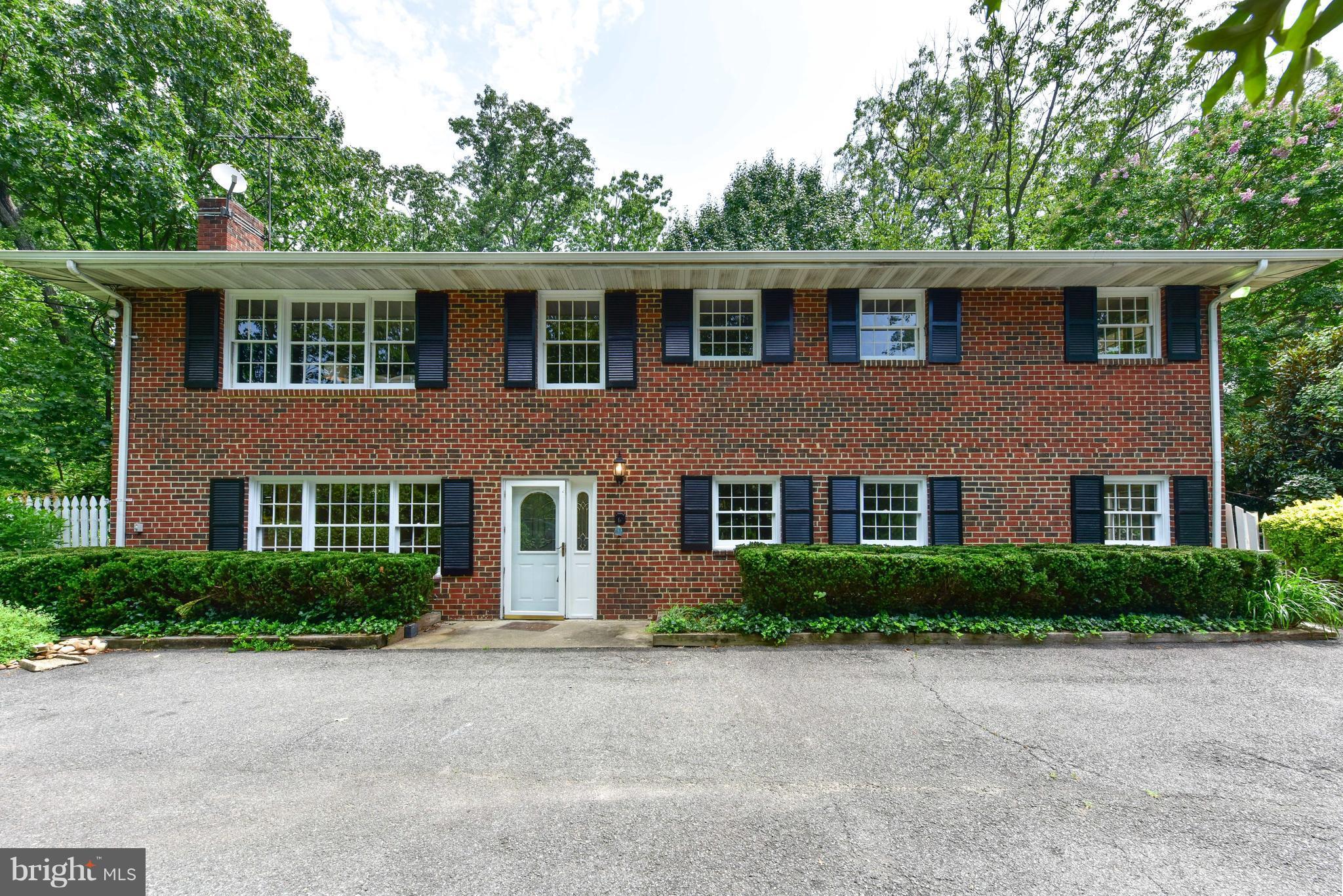 7201 Fort Hunt Road Alexandria, VA 22307 - Photo 27 of 30 front view of house with a yard