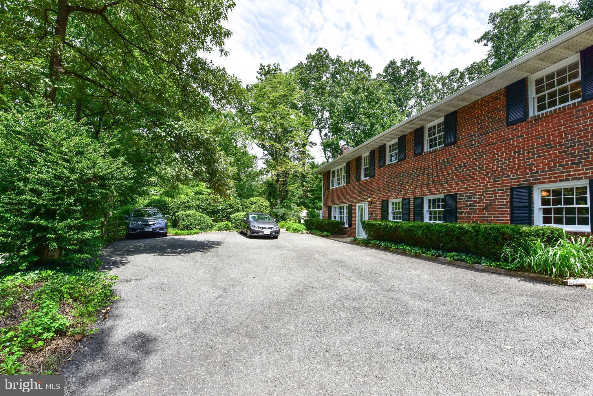 7201 Fort Hunt Road Alexandria, VA 22307 - Photo 28 of 30 a front view of a house with a yard and a garage