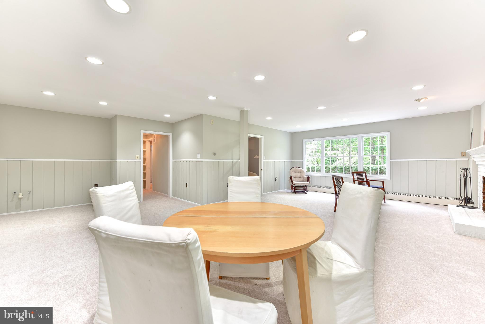7201 Fort Hunt Road Alexandria, VA 22307 - Photo 5 of 30 a view of a dining room with furniture and a kitchen