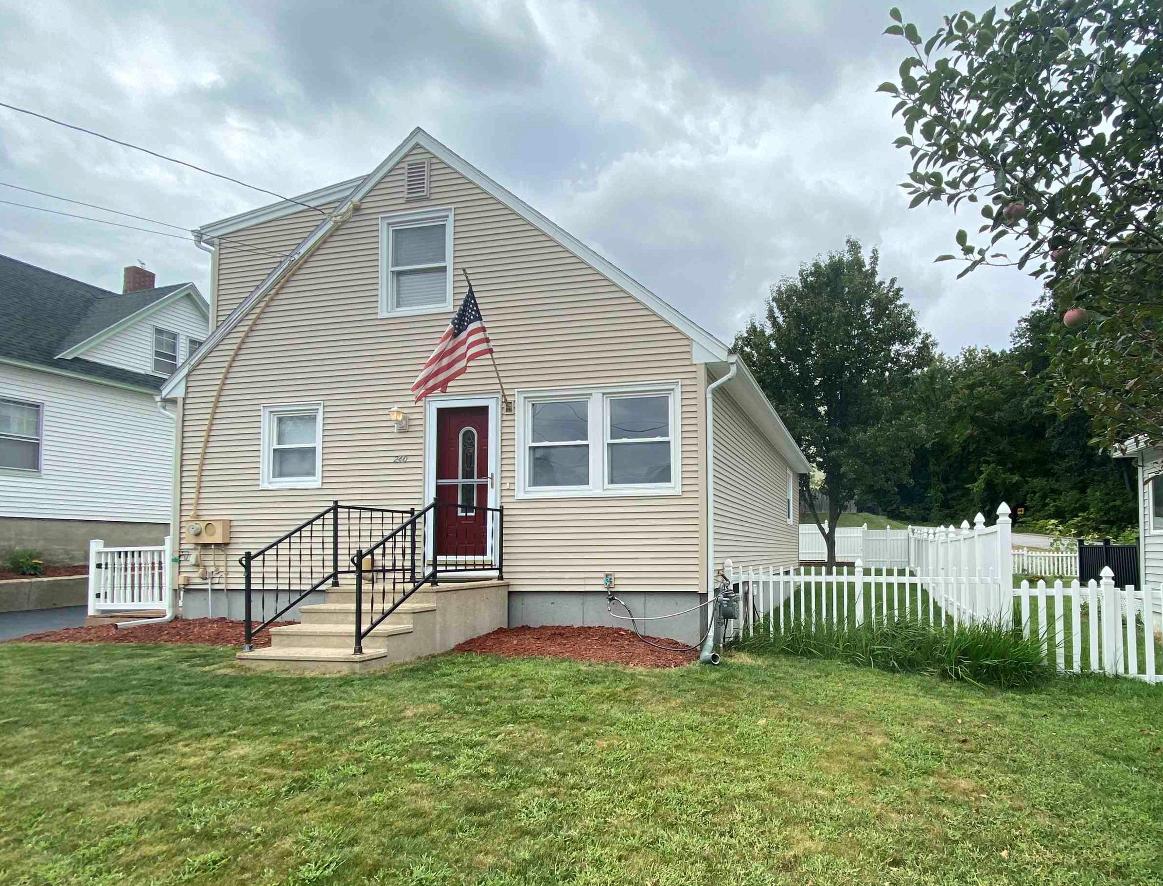240 Laval Street Manchester, NH 03102 - Photo 1 of 31