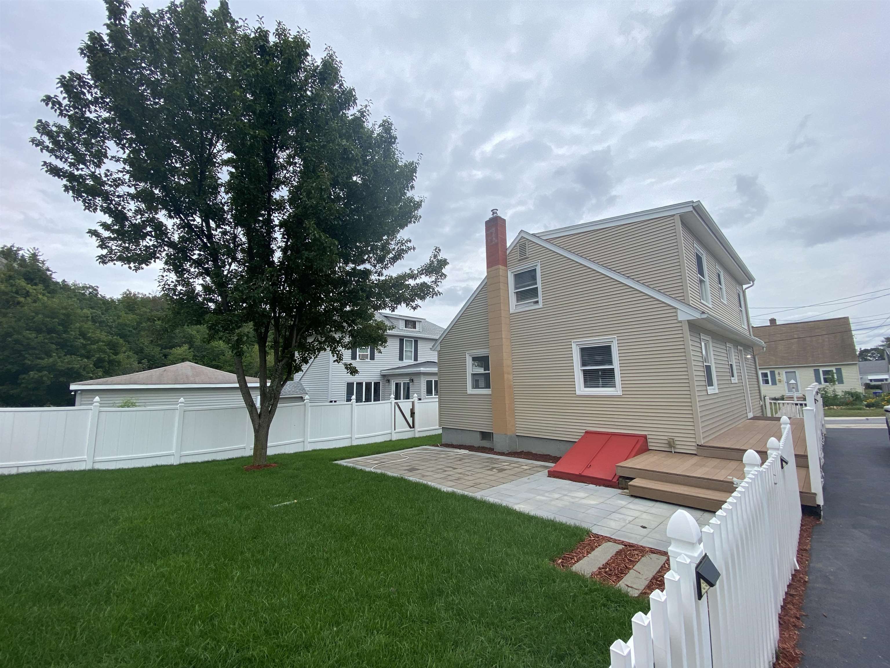 240 Laval Street Manchester, NH 03102 - Photo 3 of 31