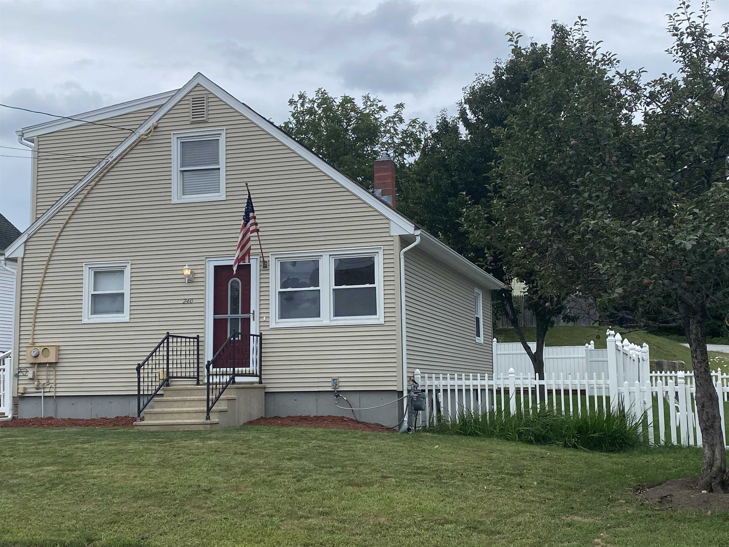 240 Laval Street Manchester, NH 03102 - Photo 6 of 31