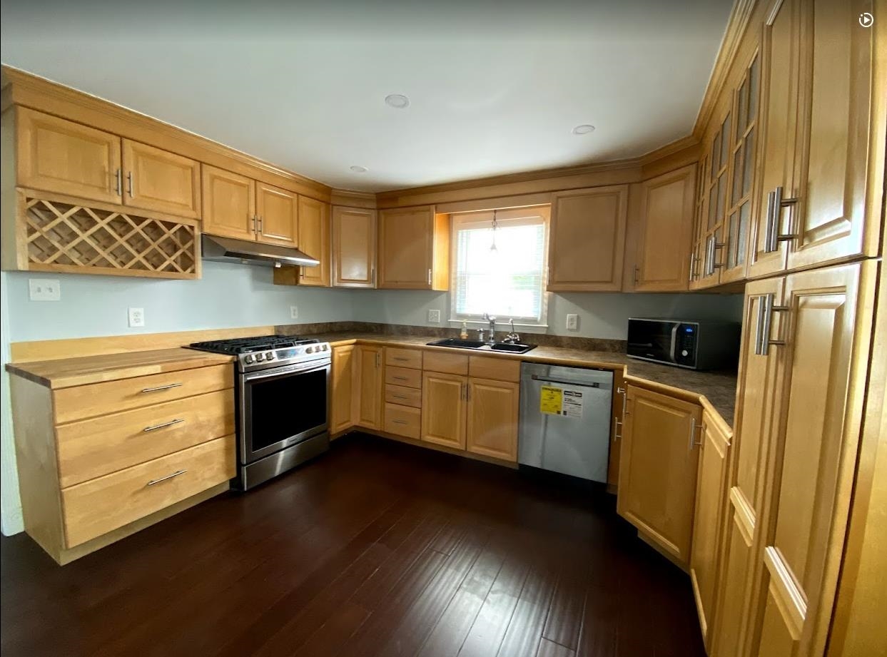 240 Laval Street Manchester, NH 03102 - Photo 9 of 31