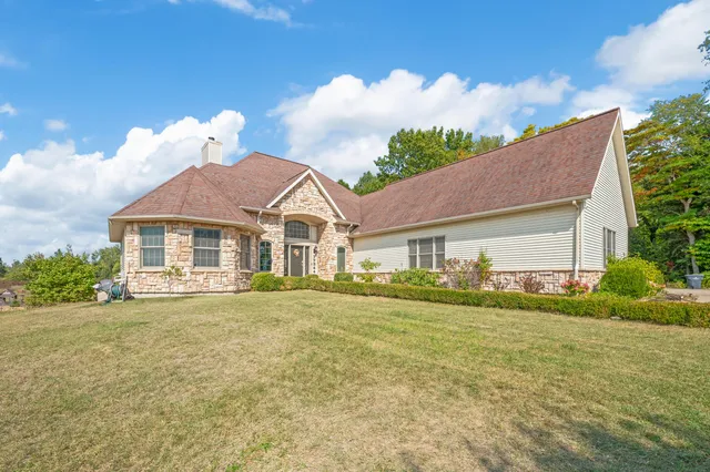 $589,000 | 77544 38th Avenue, Covert, MI 49043