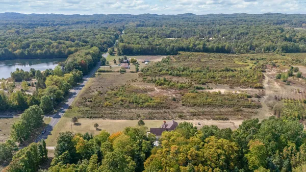 $550,000 | 77544 38th Avenue, Covert, MI 49043