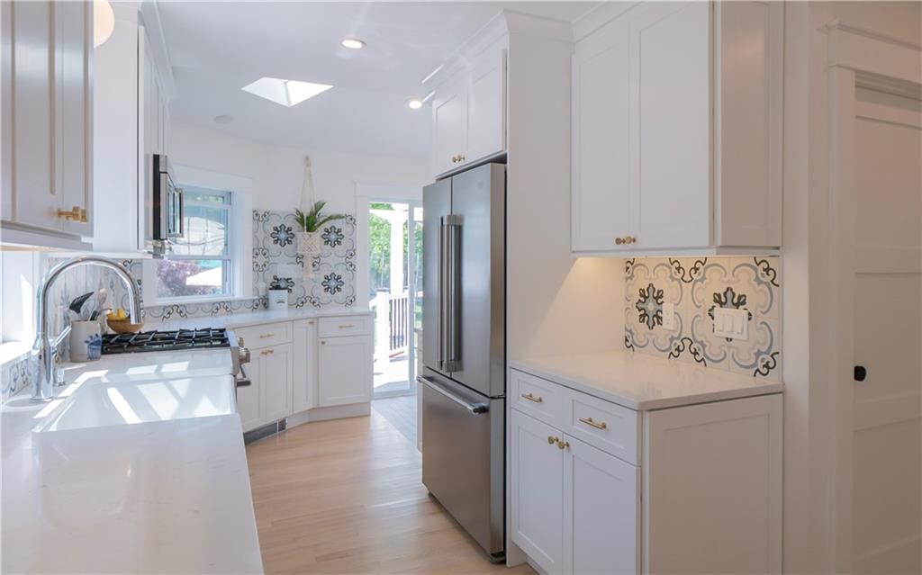 122 Ruggles Avenue Newport, RI 02840 - Photo 11 of 50