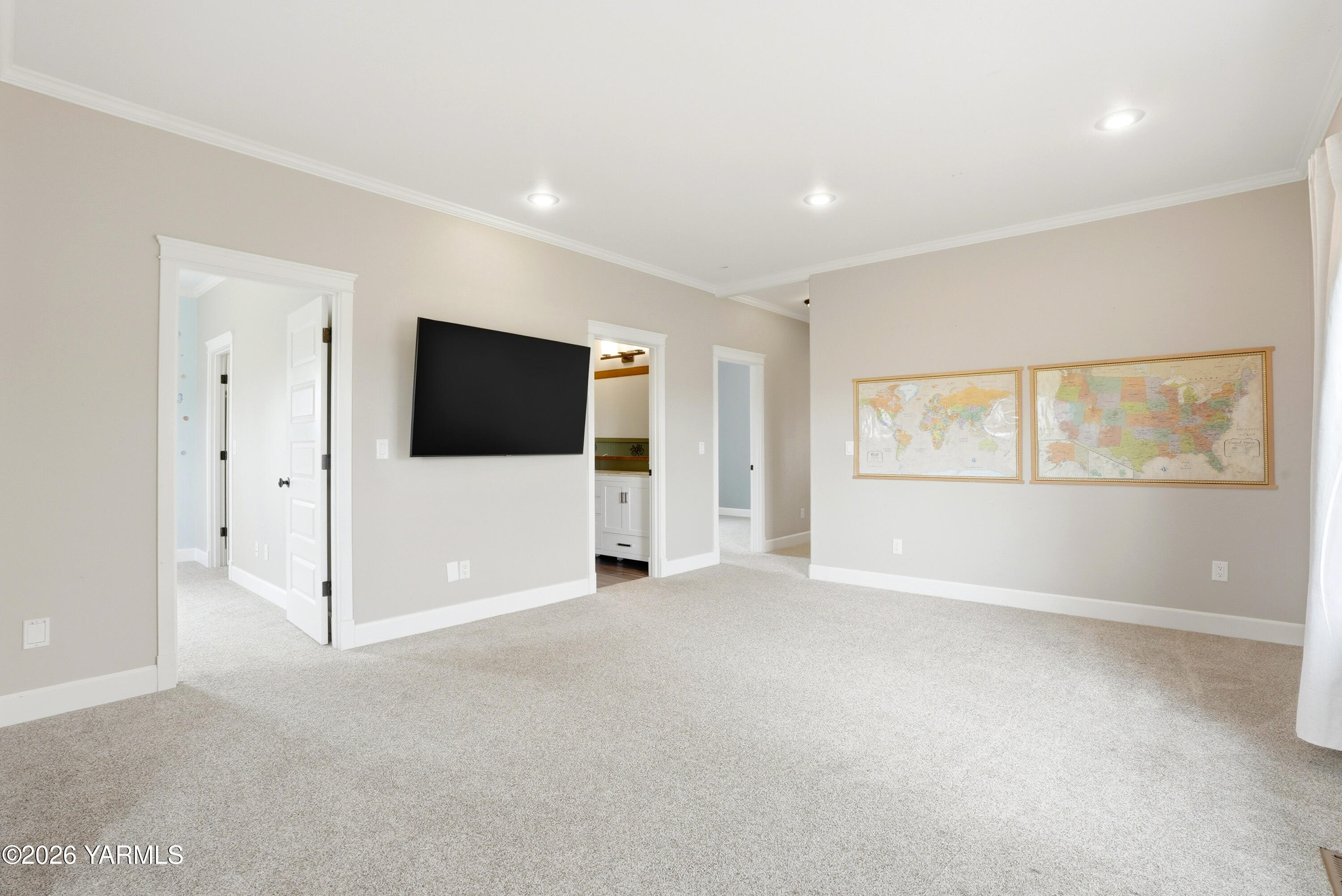 230 Albro Road Sunnyside, WA 98944 - Photo 23 of 46 a view of an empty room with a window