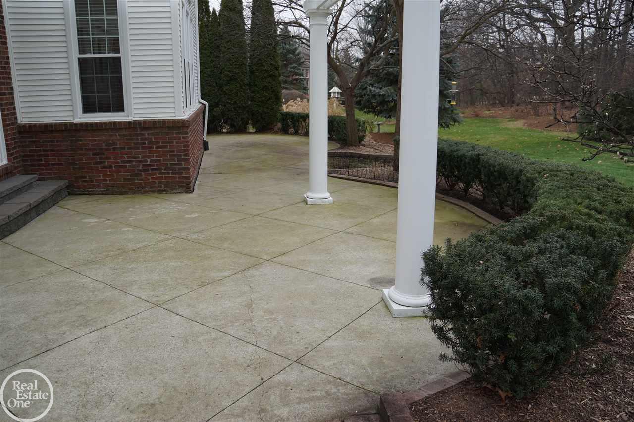 1977 Watson Circle Rochester, MI 48306 - Photo 48 of 60 31273816-47.JPG