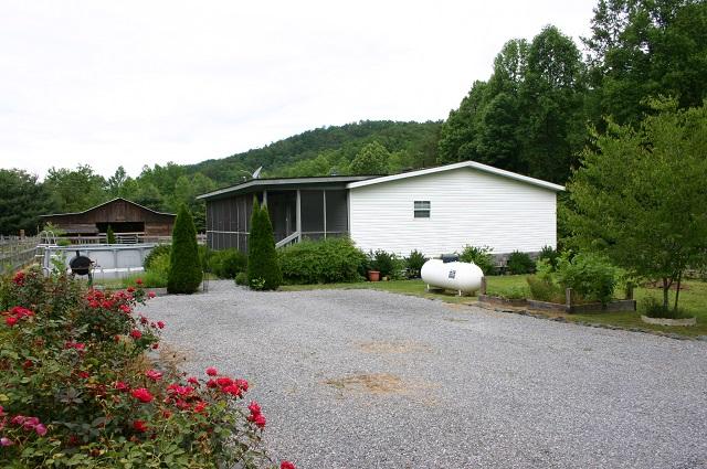 3970 Horsepen Road Cosby, TN 37722 - Photo 2 of 40 IMG_5644