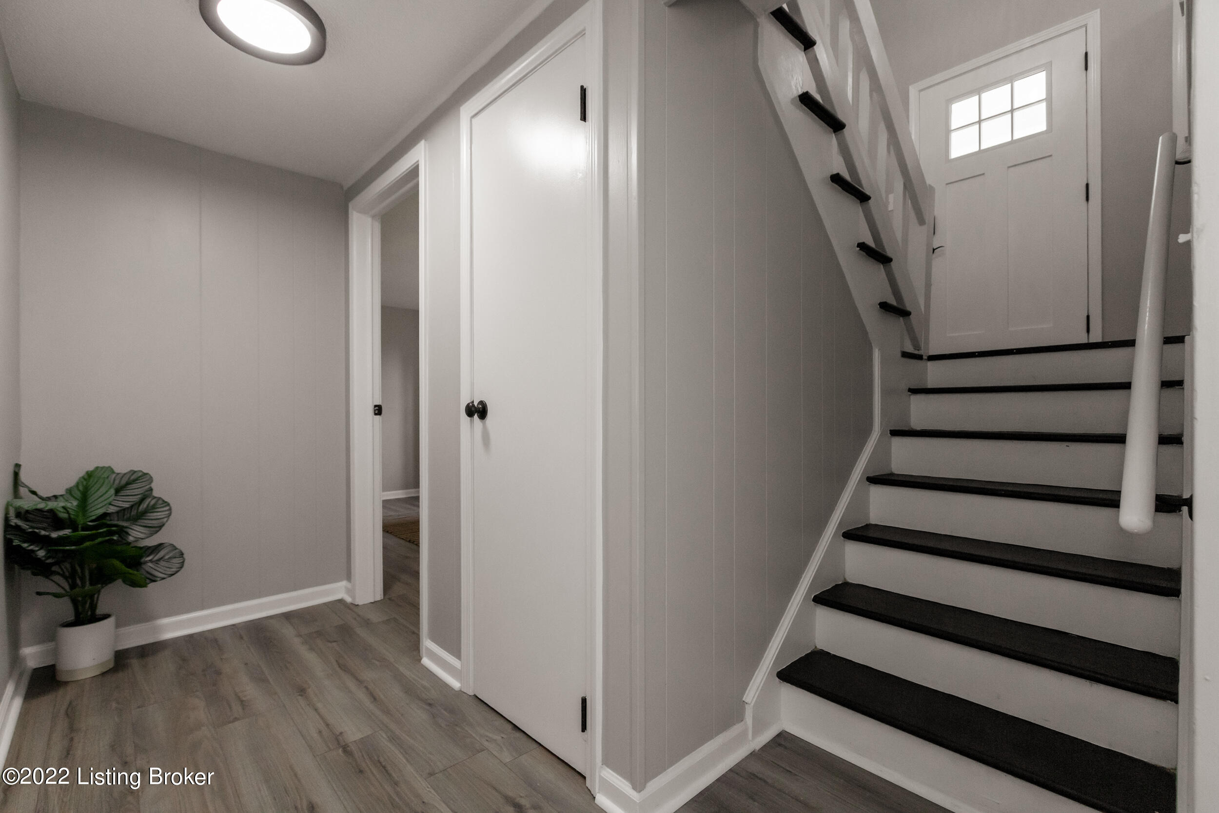 572 Gates Road Elizabethtown, KY 42701 - Photo 30 of 45 1st floor hall/closet