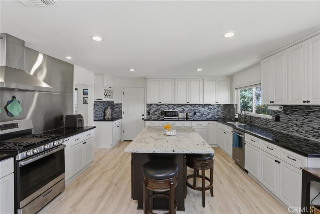 8318 La Senda Road Rancho Cucamonga, CA 91701 - Photo 16 of 68