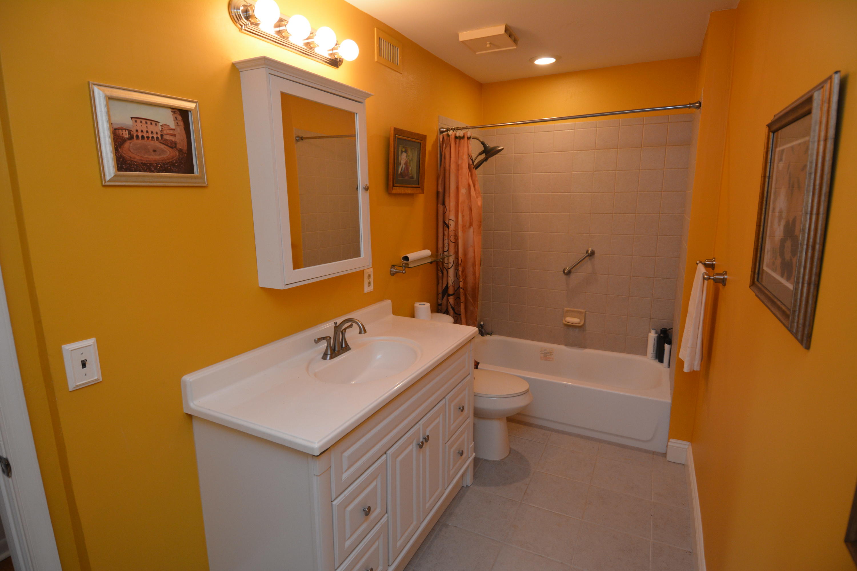 7626 Courtyard Run West Boca Raton, FL 33433 - Photo 17 of 28 Bathroom 1
