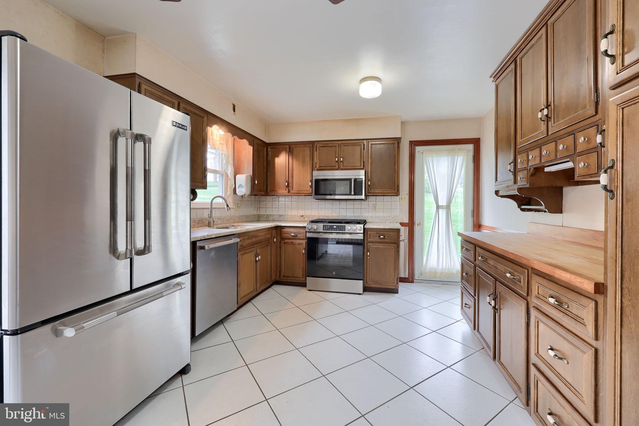 315 Lampeter Road Lancaster, PA 17602 - Photo 13 of 55