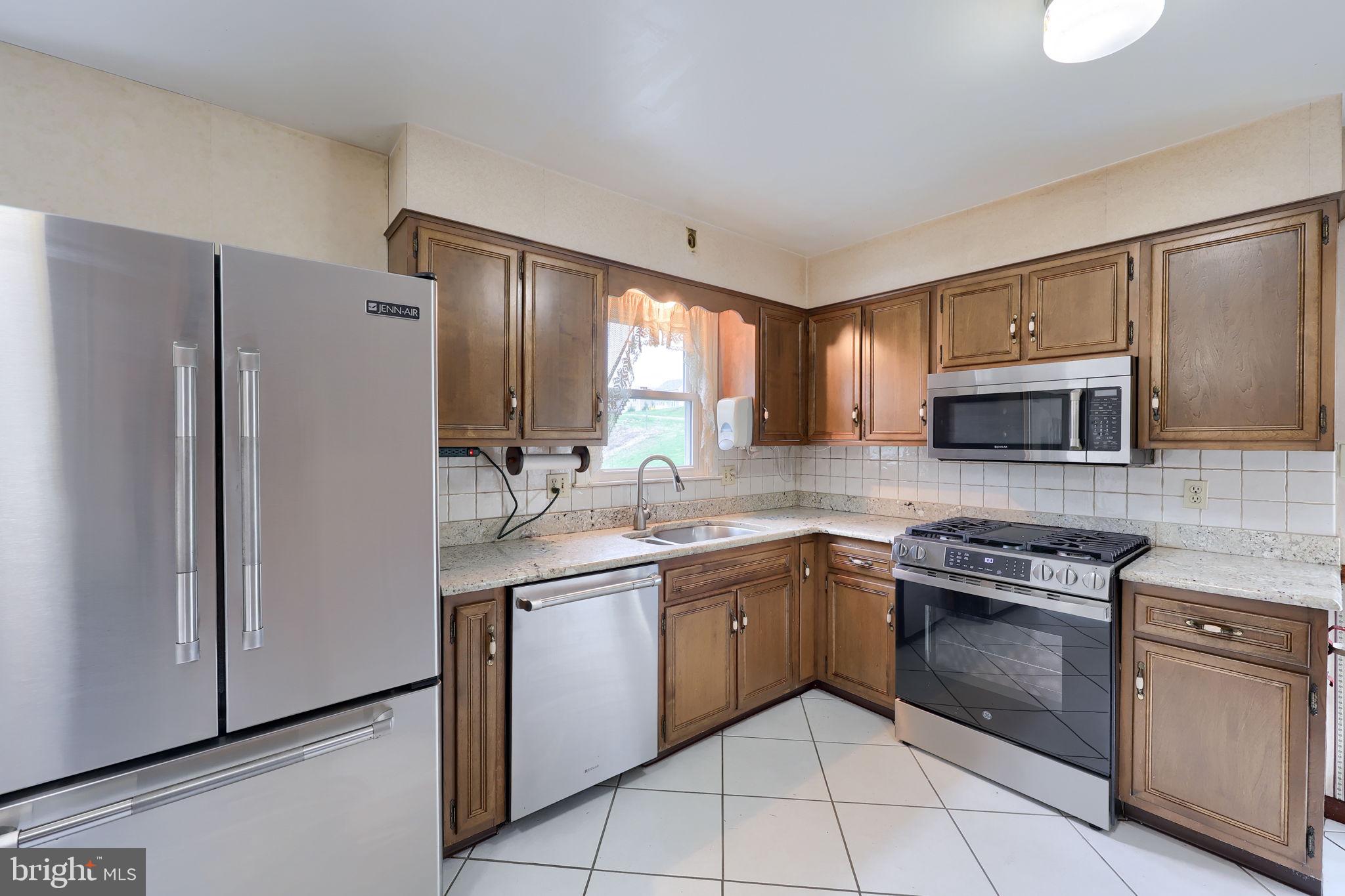 315 Lampeter Road Lancaster, PA 17602 - Photo 14 of 55