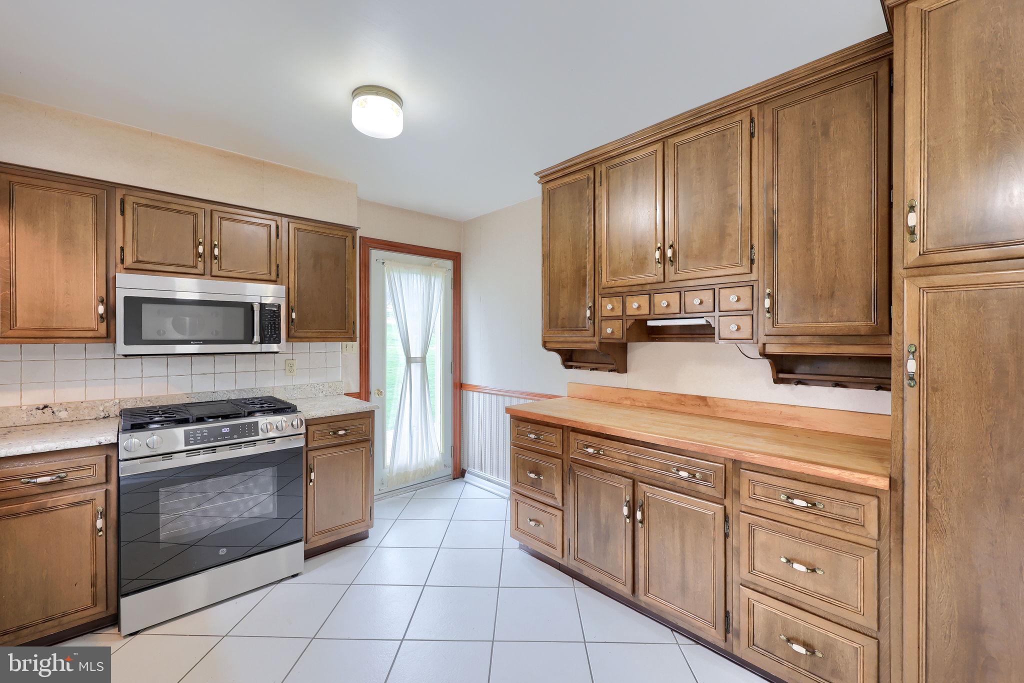 315 Lampeter Road Lancaster, PA 17602 - Photo 16 of 55