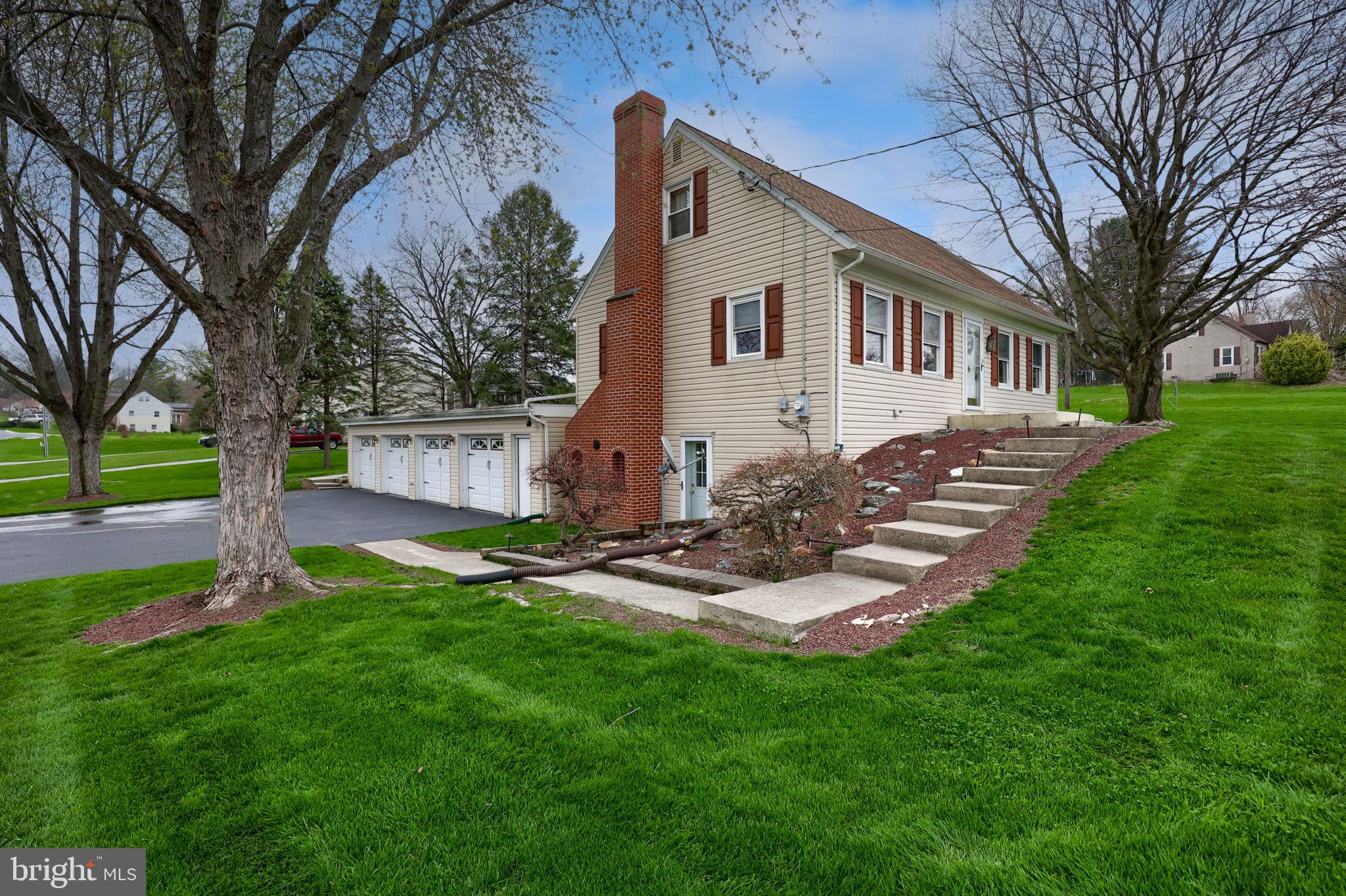 315 Lampeter Road Lancaster, PA 17602 - Photo 4 of 55