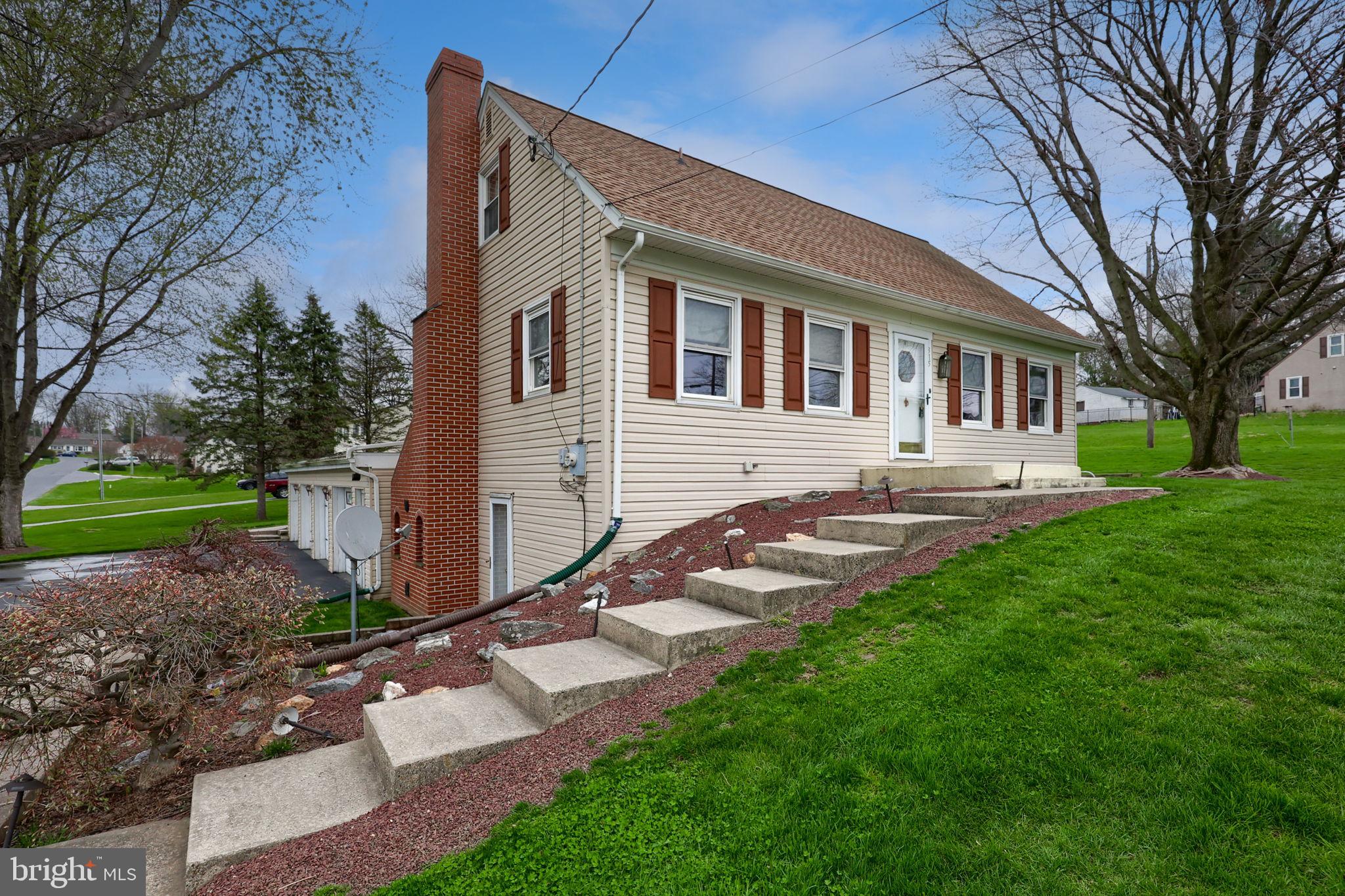 315 Lampeter Road Lancaster, PA 17602 - Photo 5 of 55