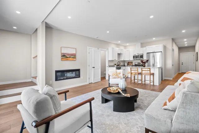 $410,000 | 4 Tanager Circle, Unit 8, Concord, NH 03303