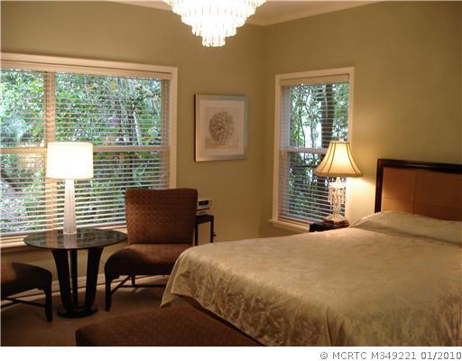 9 Ridgeview Road South Sewall's Point, FL 34996 - Photo 10 of 16 Master Bedroom.