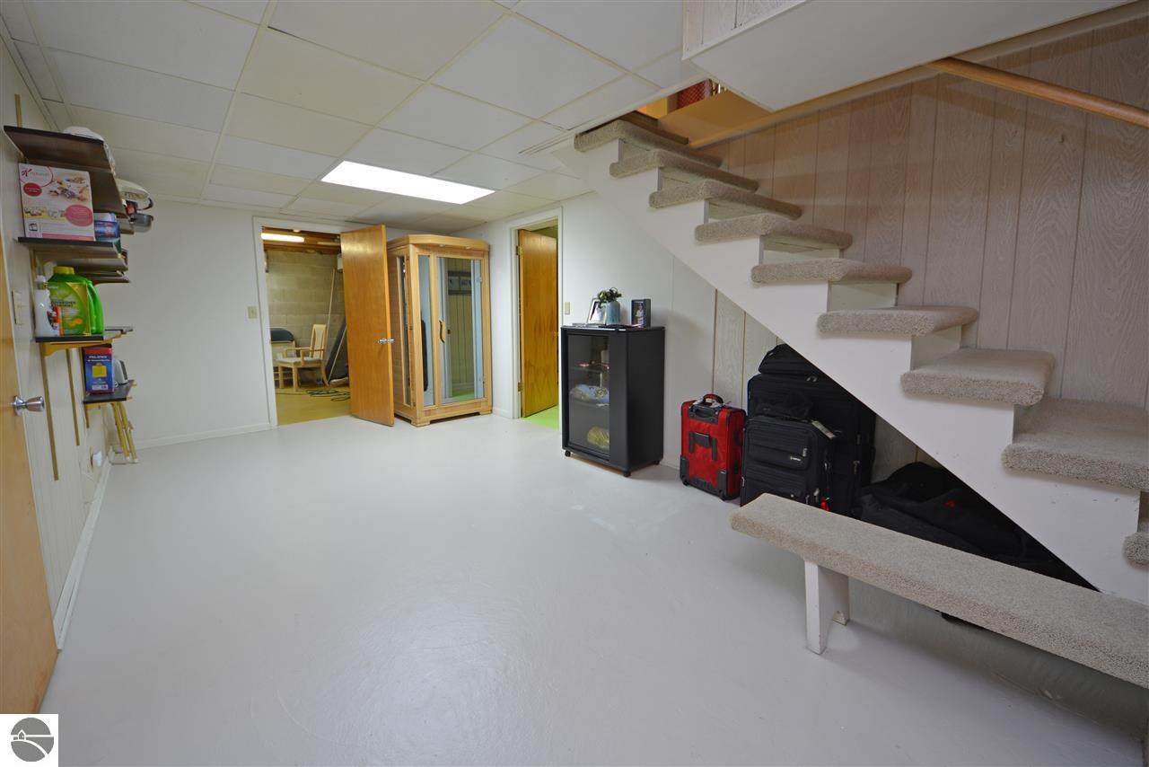 610 Bloomfield Road Traverse City, MI 49686 - Photo 28 of 56 1797226-27.JPG