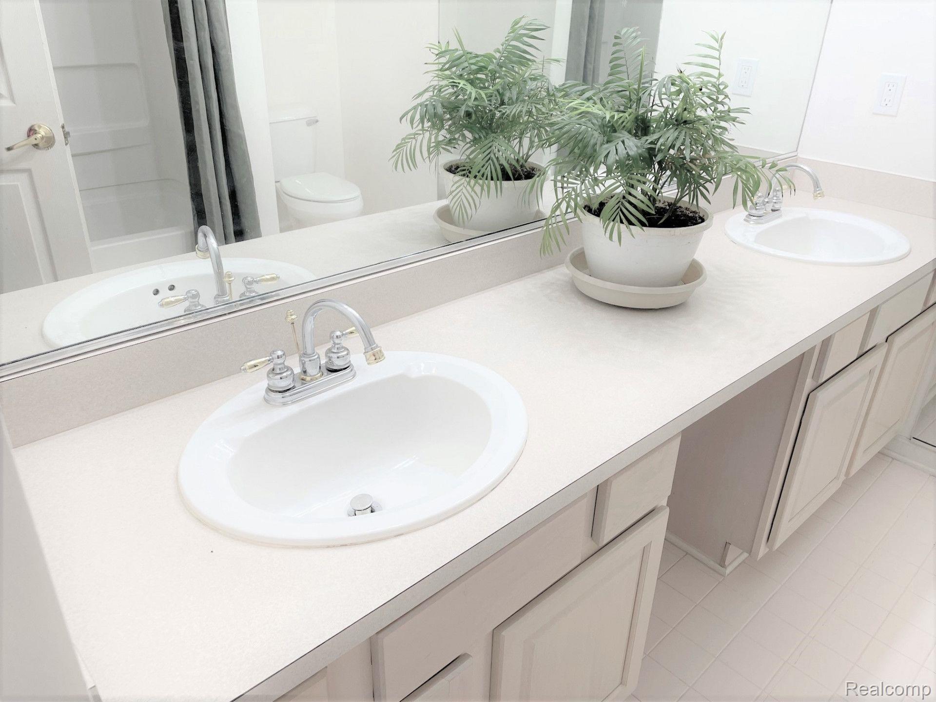 4227 Schaefer Road Dearborn, MI 48126 - Photo 16 of 21 Gallery Image 16