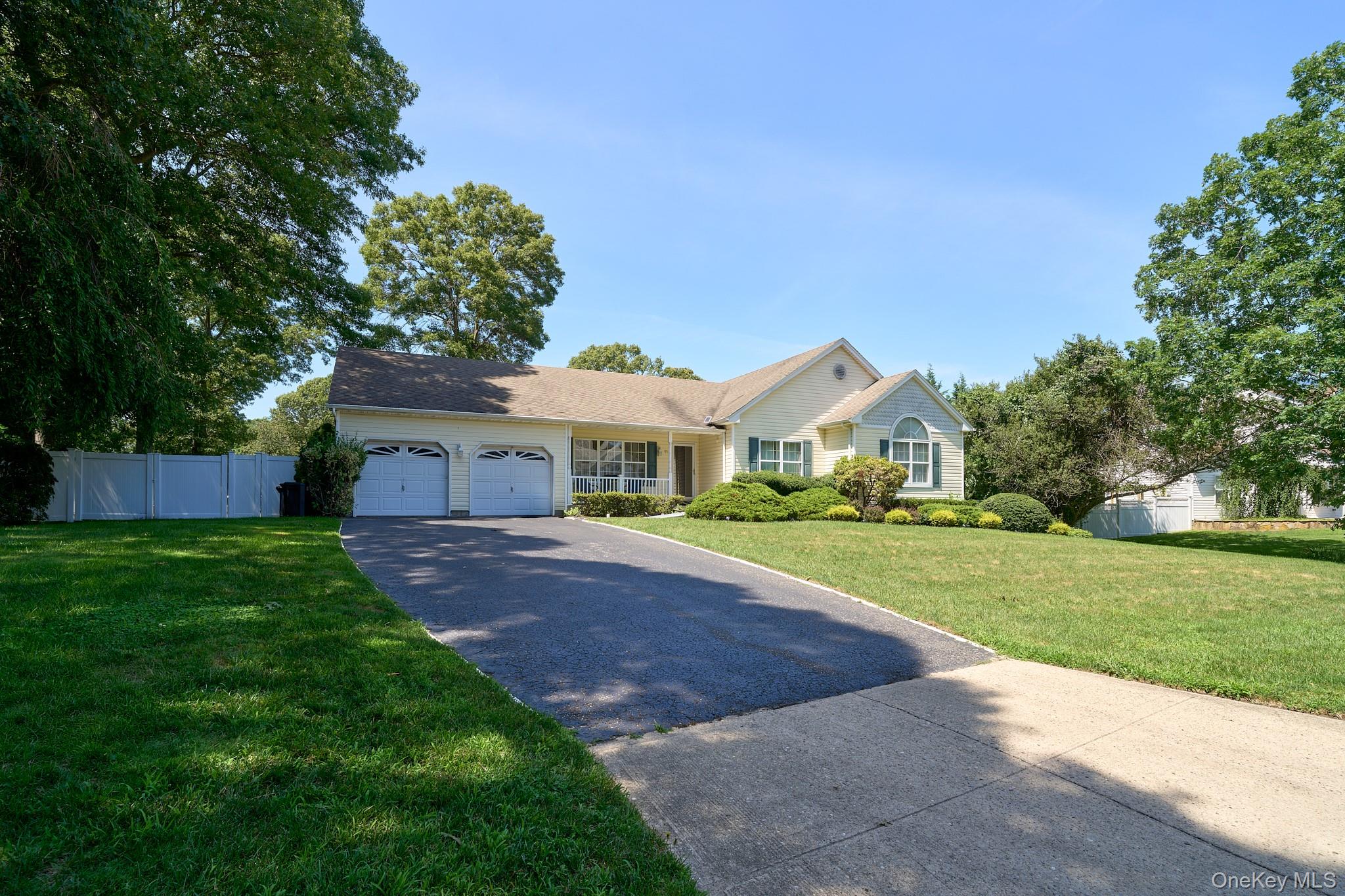 11 Embassy Road Selden, NY 11784 - Photo 3 of 42