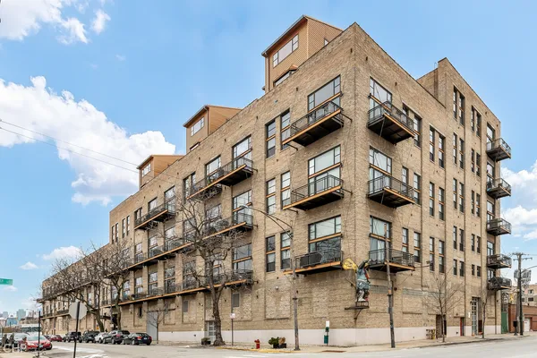 $549,000 | 2545 South Dearborn Street, Unit 702, Chicago, IL 60616