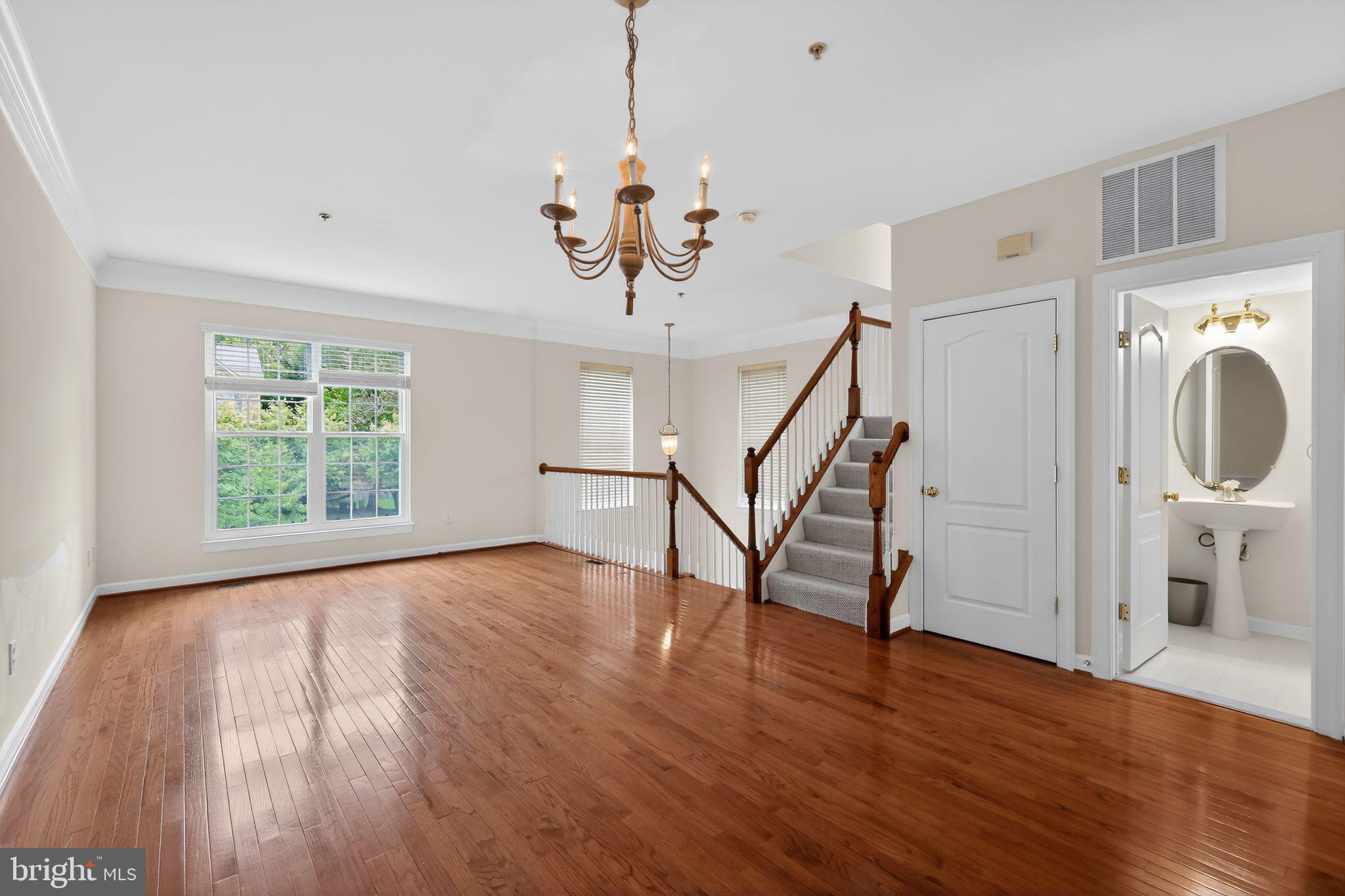 2015 Wheaton Haven Court Silver Spring, MD 20902 - Photo 5 of 30