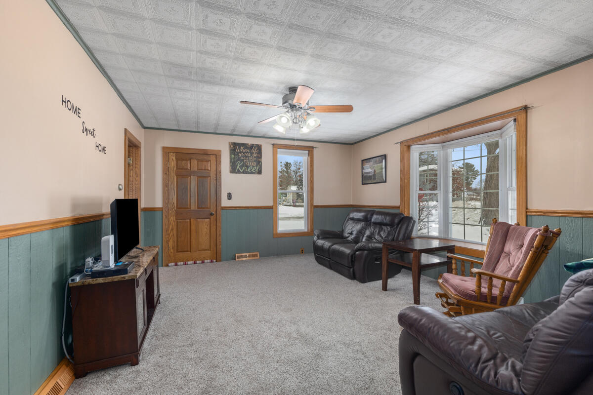 103 West 4th Street Hersey, MI 49639 - Photo 6 of 39 IMG_1005