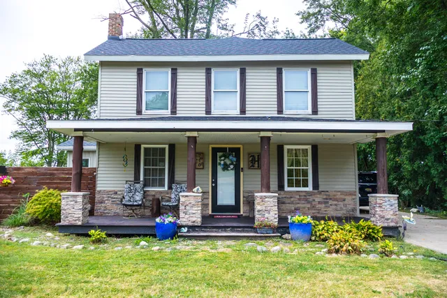 $349,900 | 710 South Elm Street, Three Oaks, MI 49128