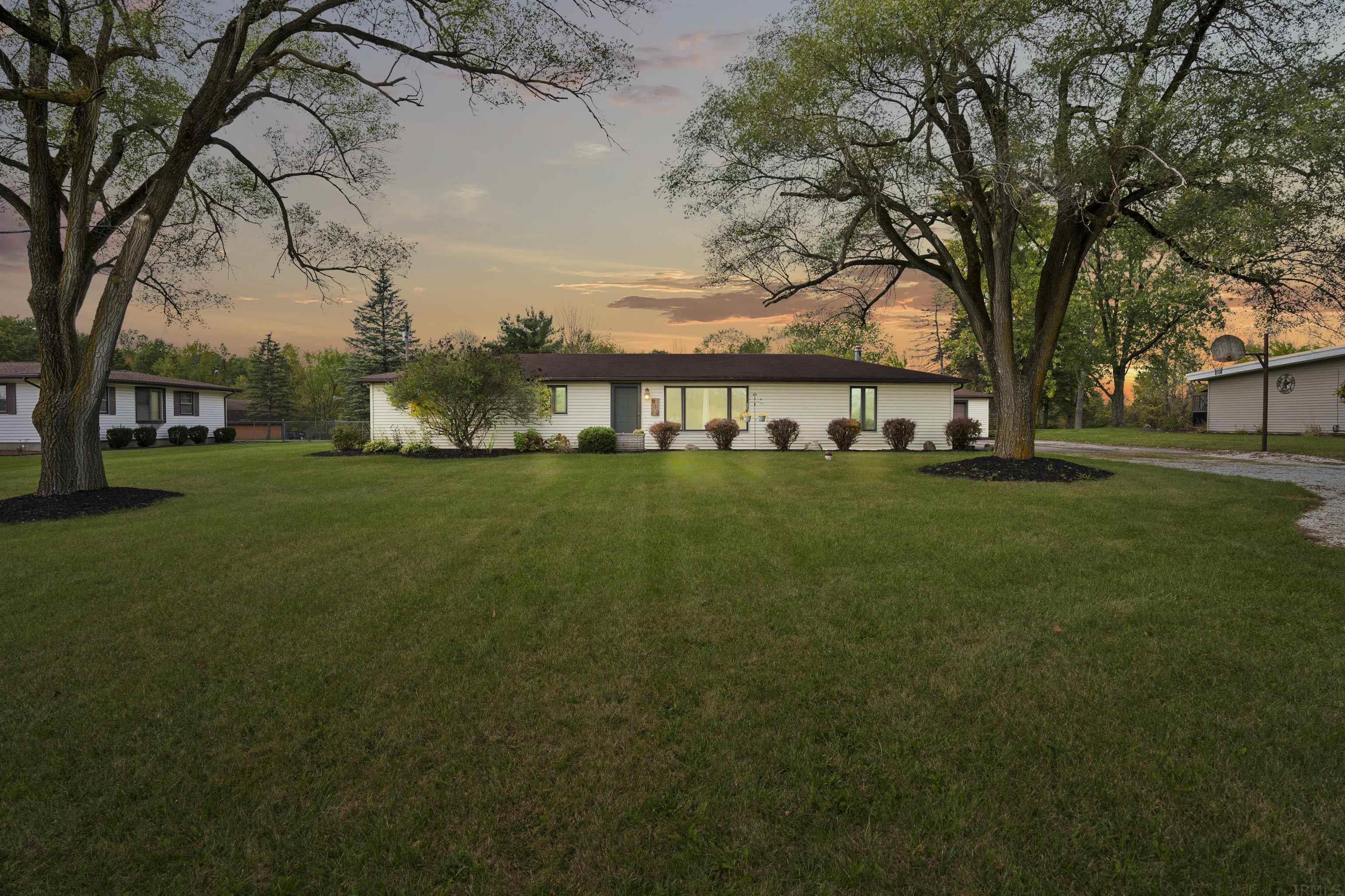 910 North Thomas Road Fort Wayne, IN 46808 - Photo 1 of 36