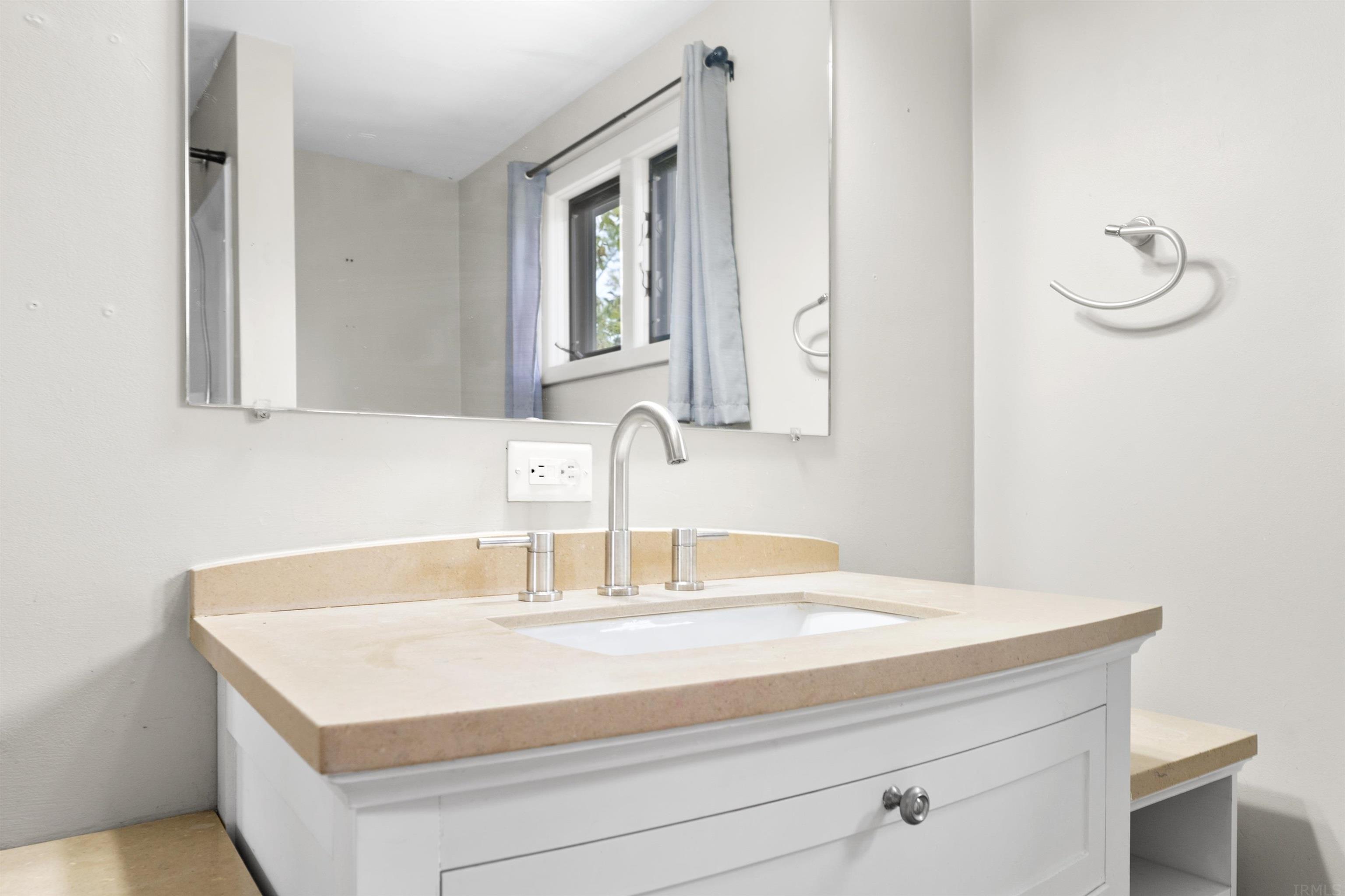 910 North Thomas Road Fort Wayne, IN 46808 - Photo 20 of 36