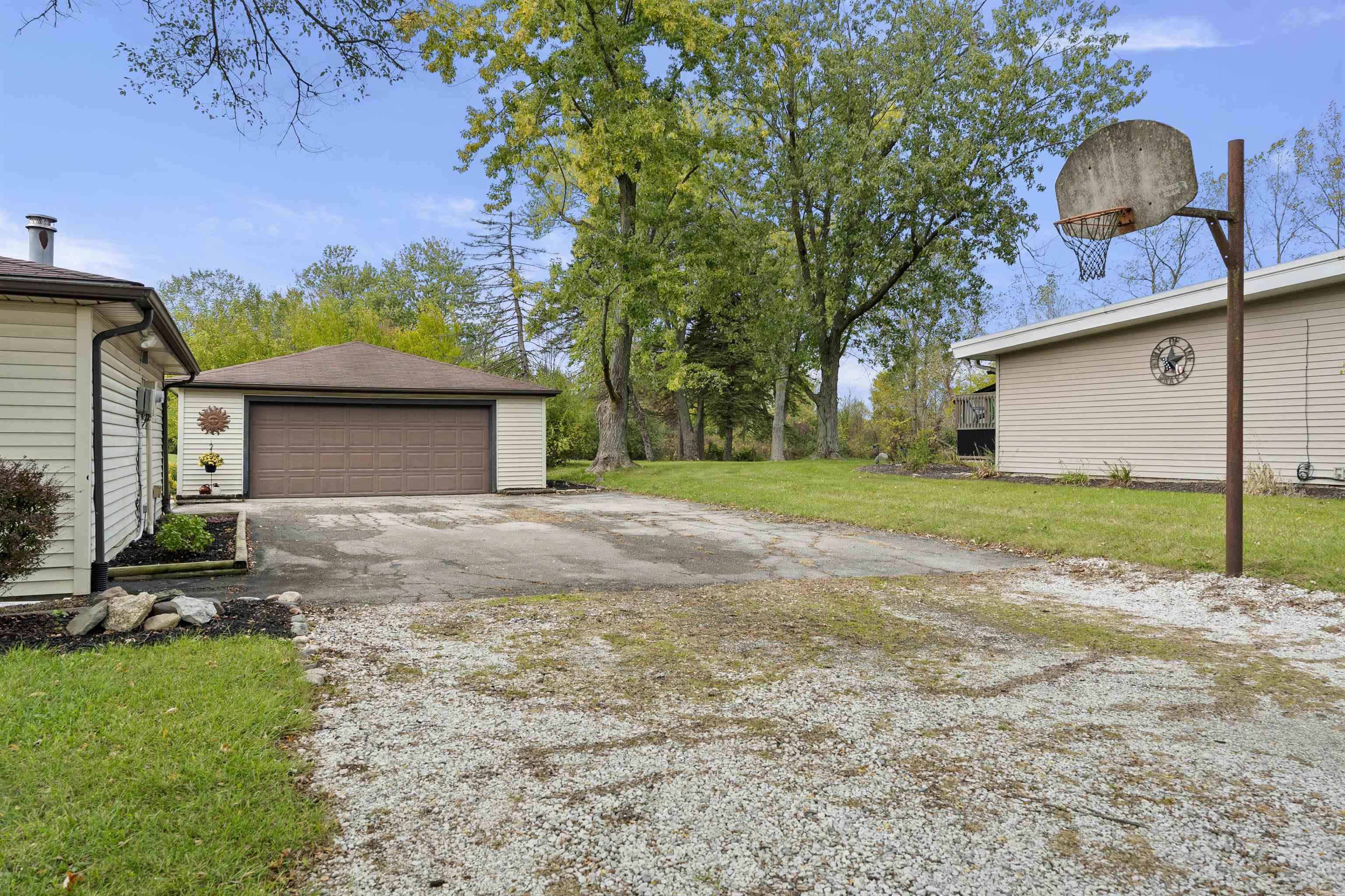 910 North Thomas Road Fort Wayne, IN 46808 - Photo 3 of 36