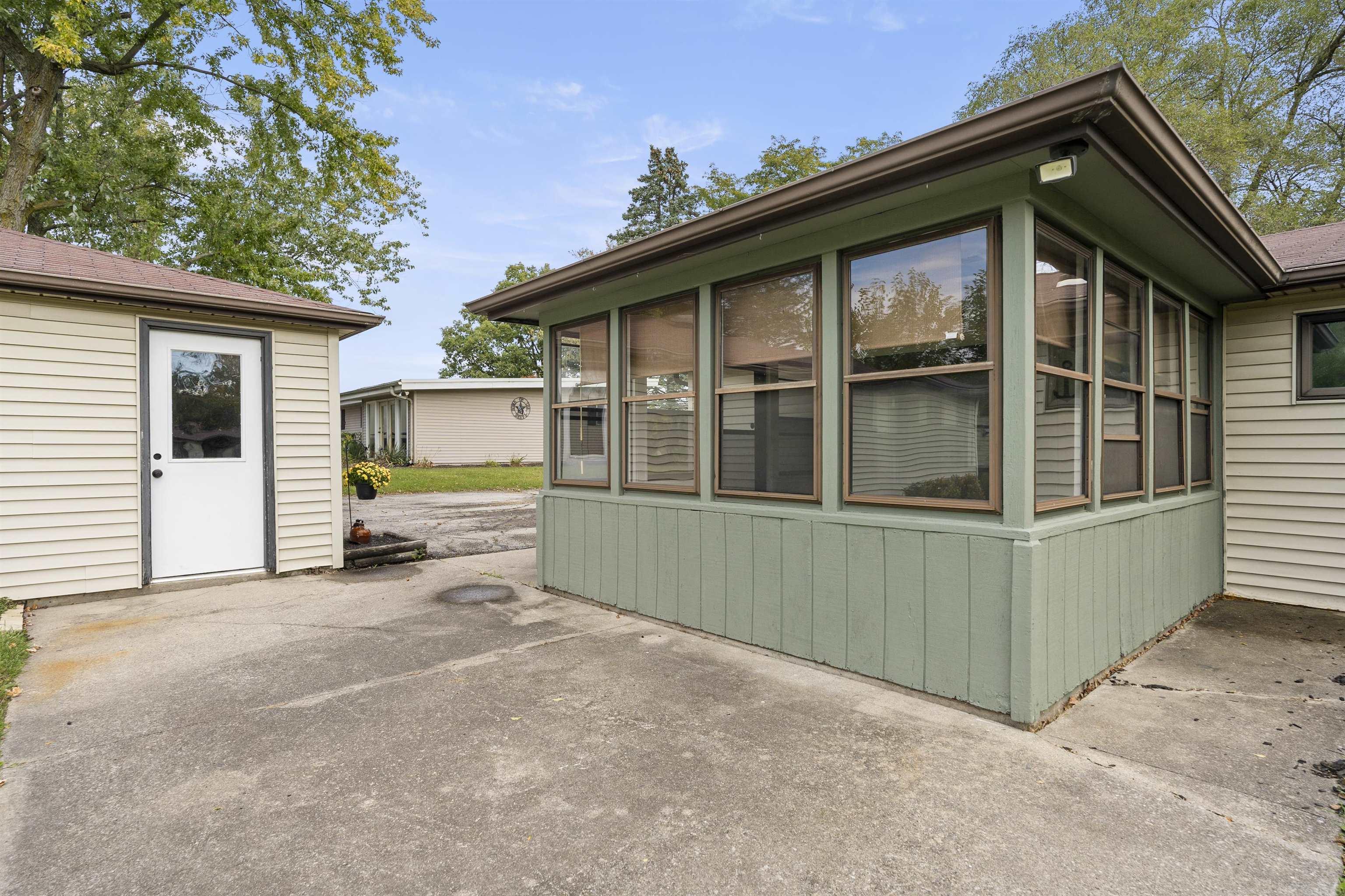 910 North Thomas Road Fort Wayne, IN 46808 - Photo 31 of 36