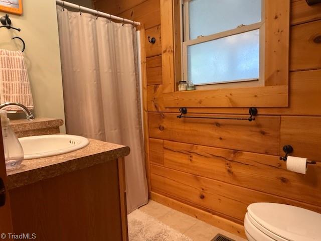 1986 Ridge Run Road Boomer, NC 28606 - Photo 16 of 31 Full bath on the main level