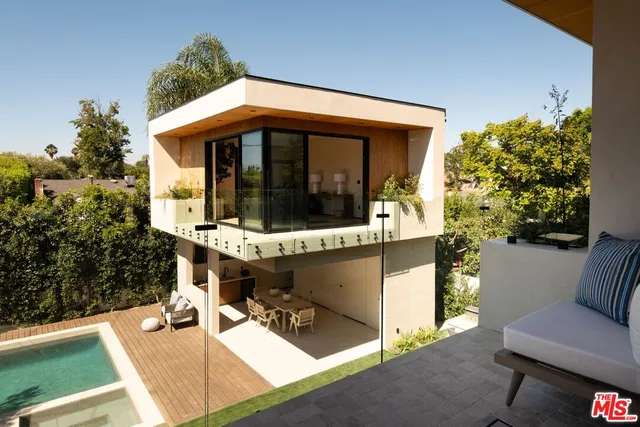 a bathroom with double vanity sinks and a mirror