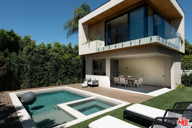 a view of an outdoor sitting area with furniture