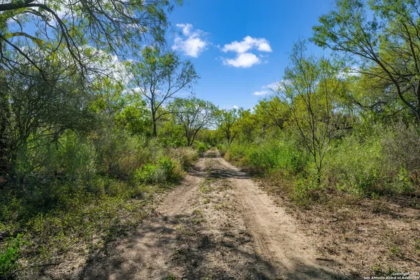 $5,000,000 | 14350 Interstate 35 Access Road, Von Ormy, TX 78073