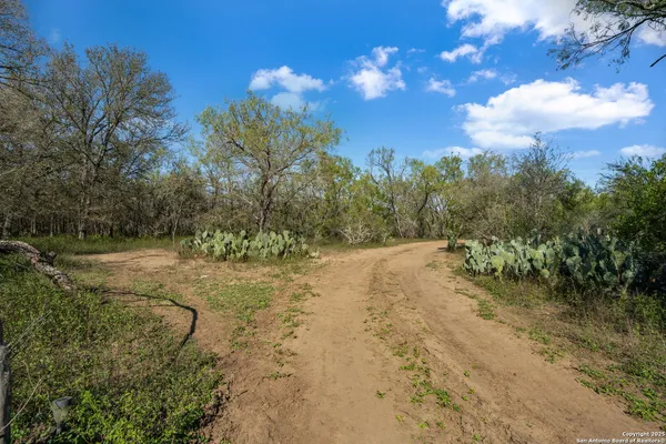 $5,000,000 | 14350 Interstate 35 Access Road, Von Ormy, TX 78073