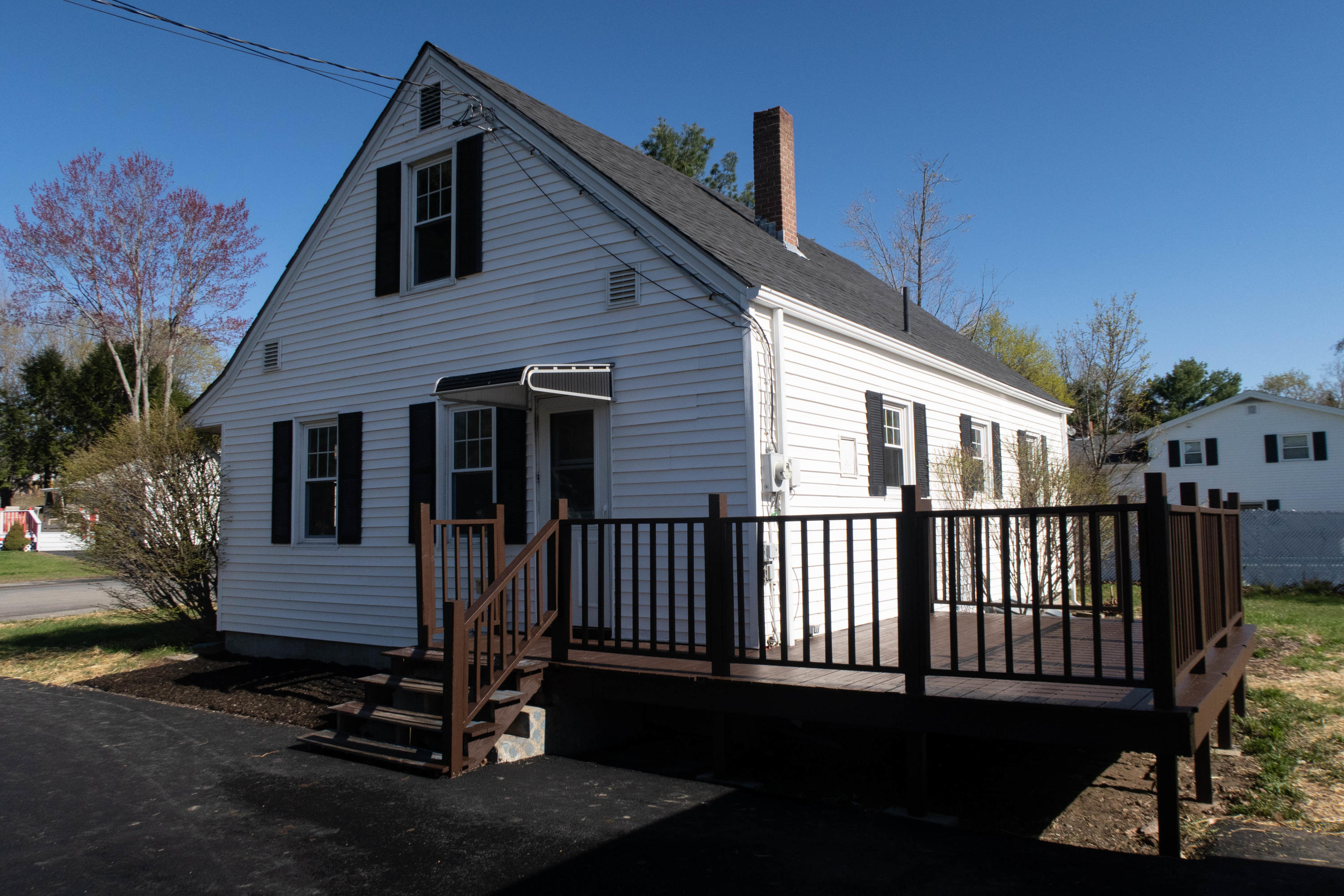 8 Sherbrook Street Augusta, ME 04330 - Photo 3 of 31 IMG_8423