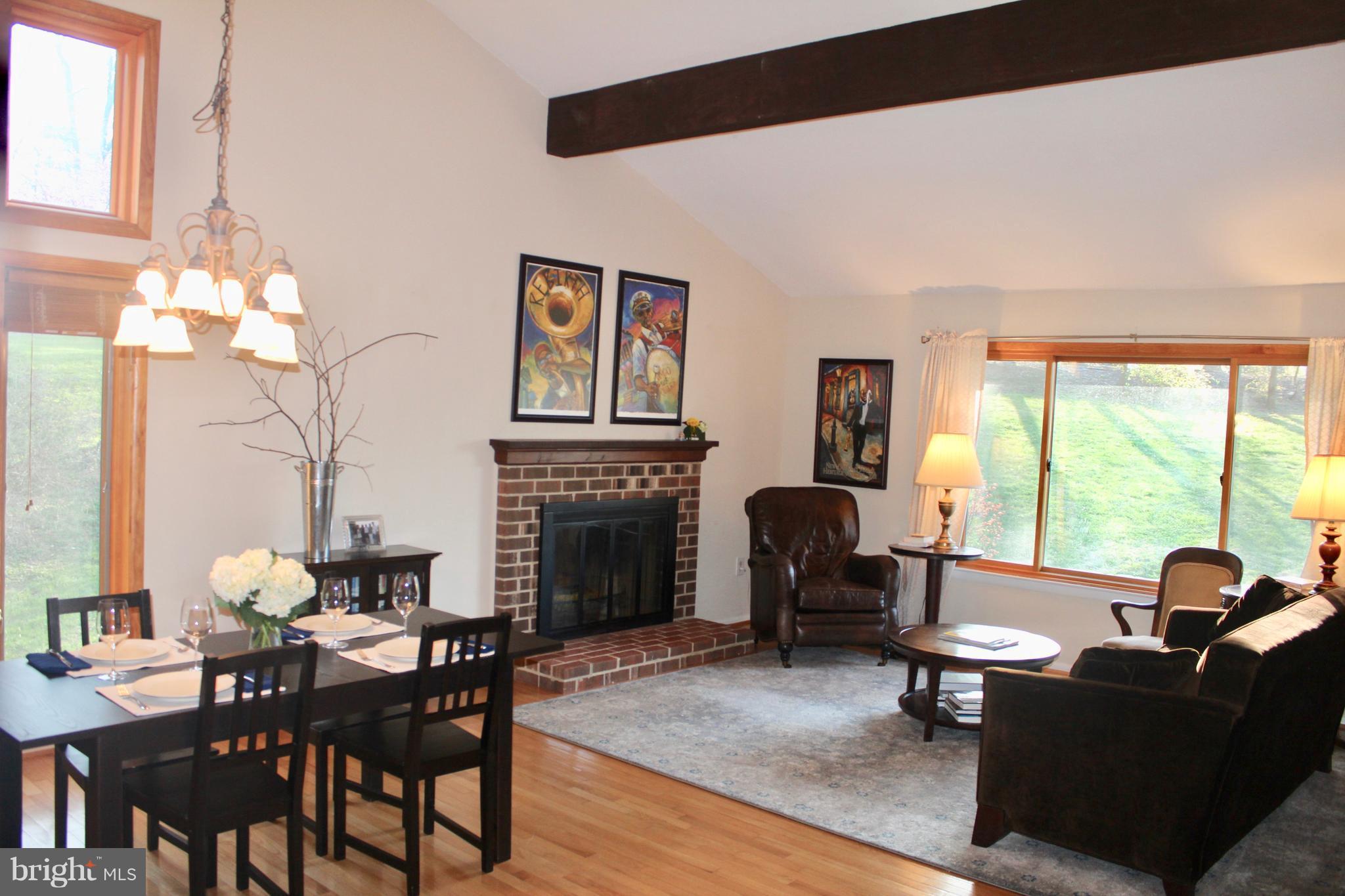 1118 Challedon Road Great Falls, VA 22066 - Photo 2 of 24 Living Room