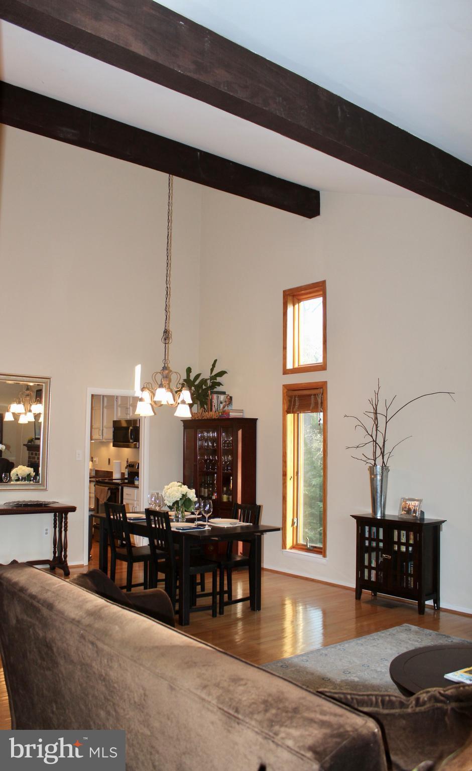 1118 Challedon Road Great Falls, VA 22066 - Photo 3 of 24 Living Room