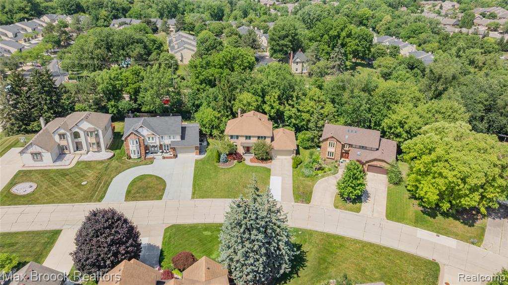 31223 Country Ridge Circle Farmington Hills, MI 48331 - Photo 4 of 62